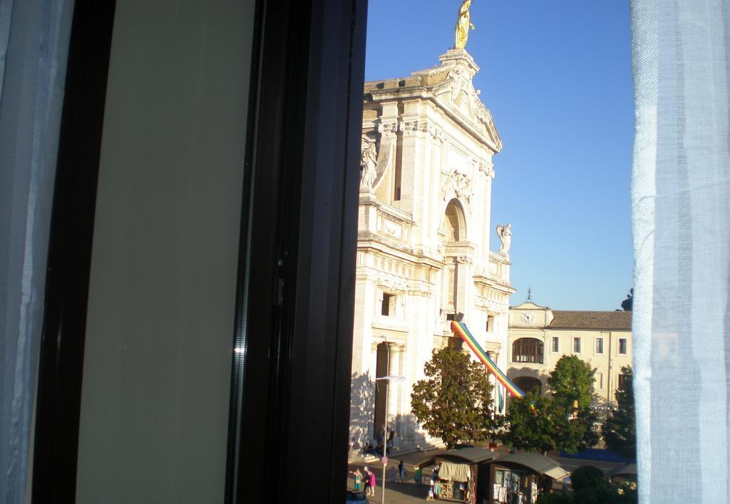 Piazza Degli Angeli Hotel Assisi Szoba fotó