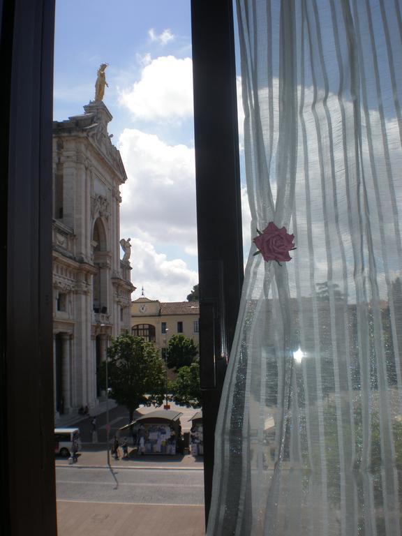 Piazza Degli Angeli Hotel Assisi Szoba fotó
